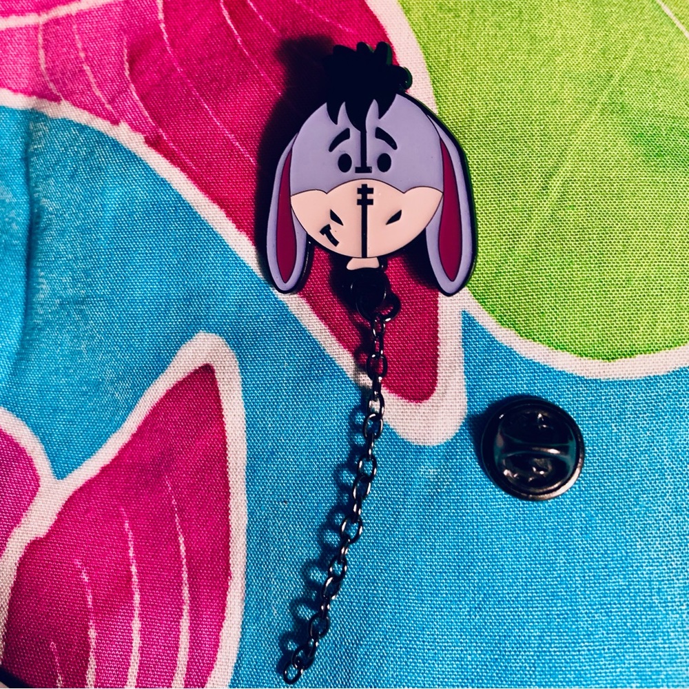 NWT Disney Loungefly Eeyore Enamel Chain Pin - Picture 2 of 7